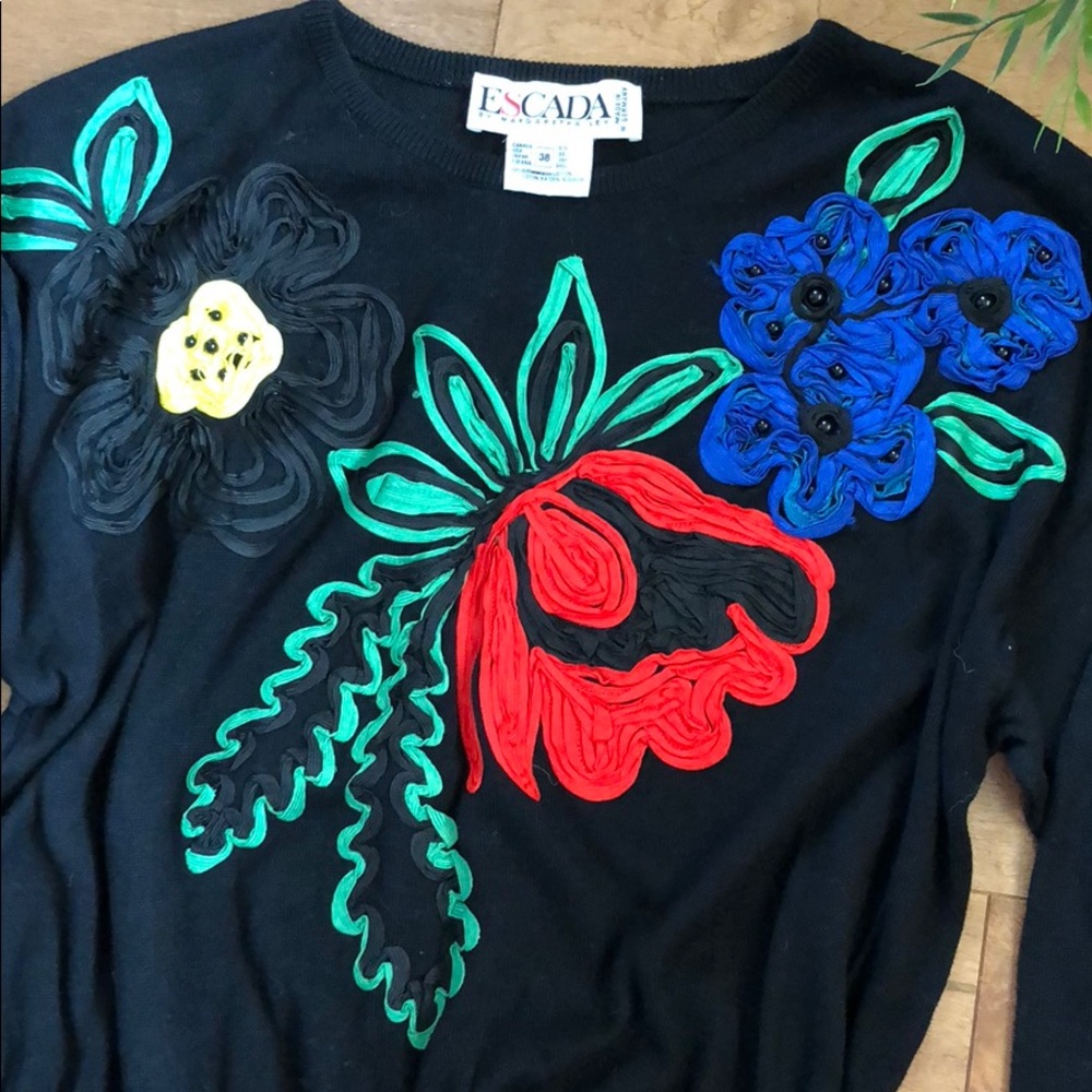 View new listing! ESCADA black floral sweater B9 - Picture 2 of 6
